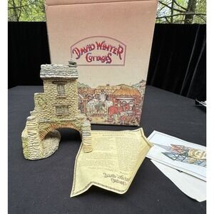 Old Bridge House Ambleside Malcolm Cooper Figurine Great Britain John Hine 1985